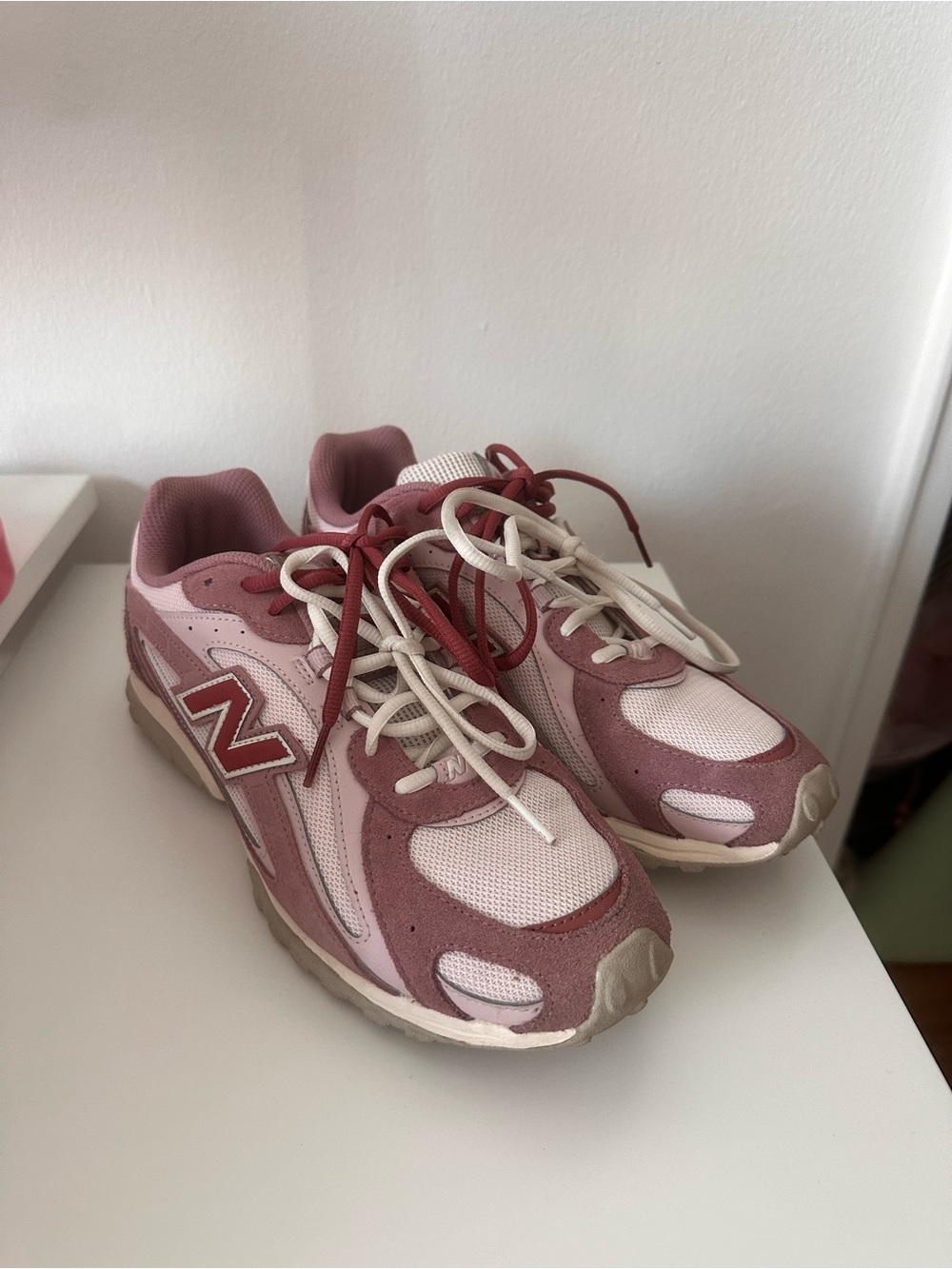 New Balance women’s 204L pink Sneakers